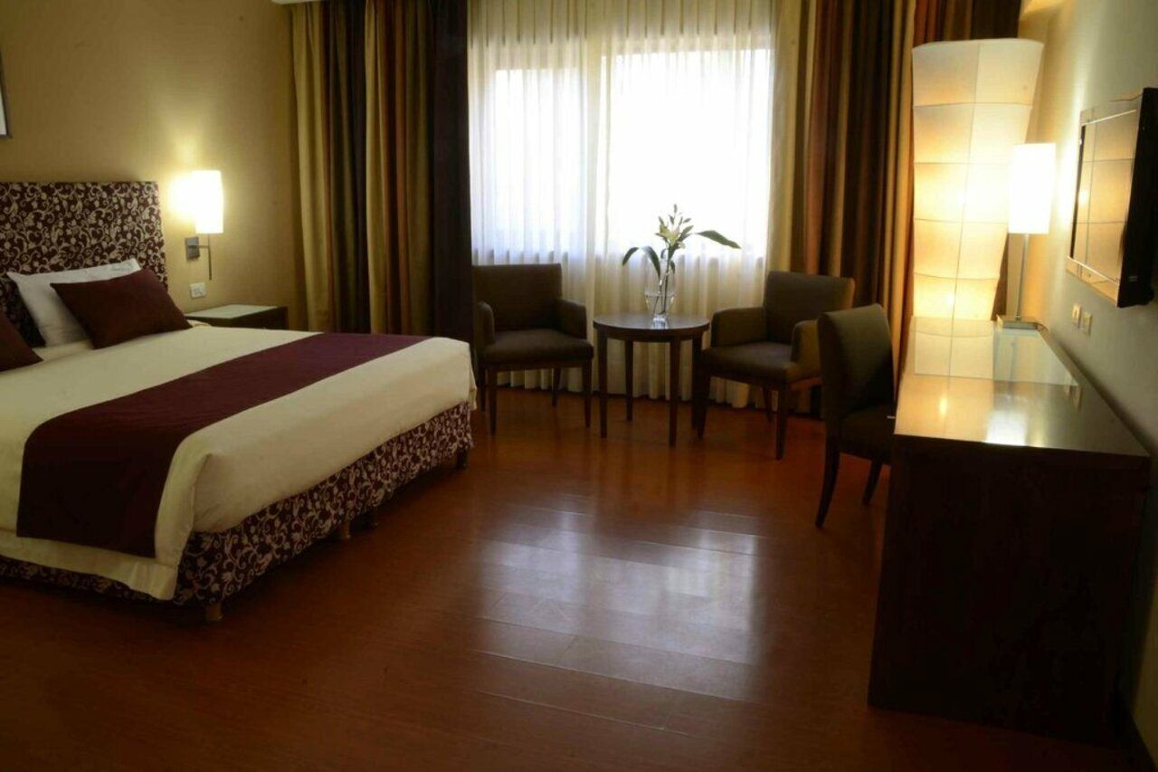 Hotel Nh Cordillera 4*